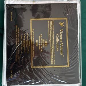 Victoria Valenti Black Sheet Set